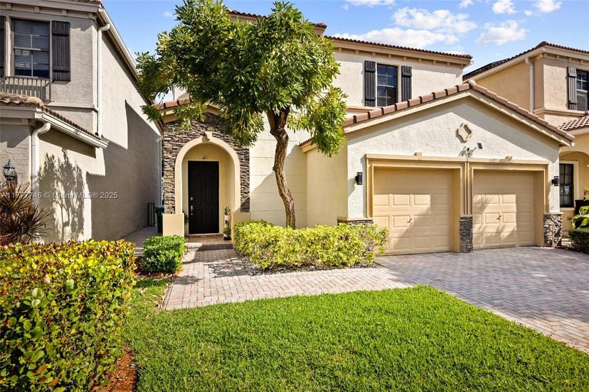 Picture of 697 NE 193Rd Ter, Miami FL 33179