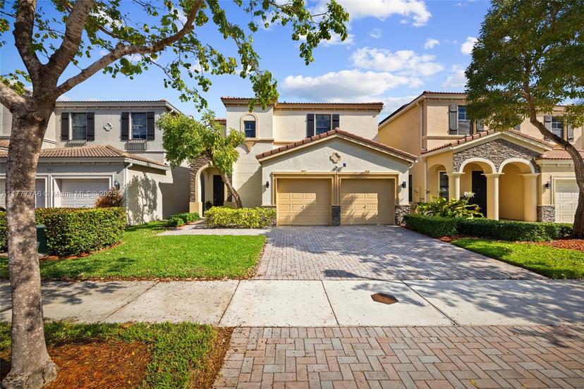 Picture of 697 NE 193Rd Ter, Miami FL 33179