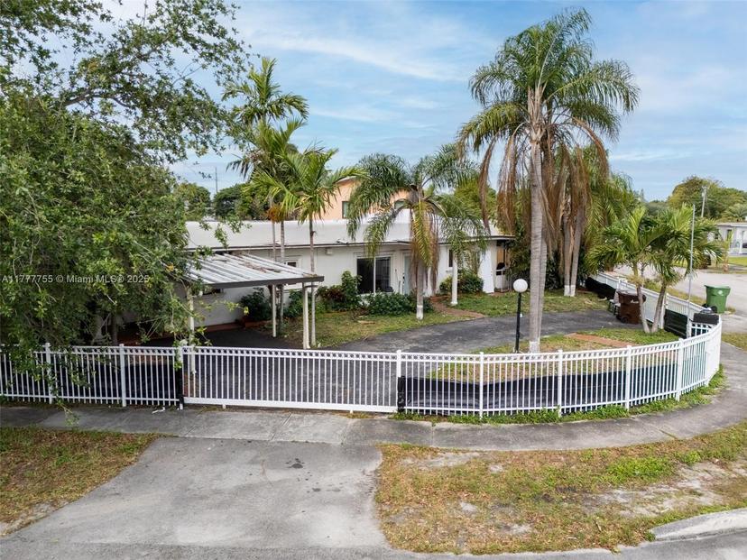Picture of 660 E 10Th Pl, Hialeah FL 33010