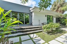 Picture of 2330 Magnolia Dr, North Miami, FL 33181