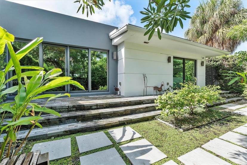Picture of 2330 Magnolia Dr, North Miami FL 33181