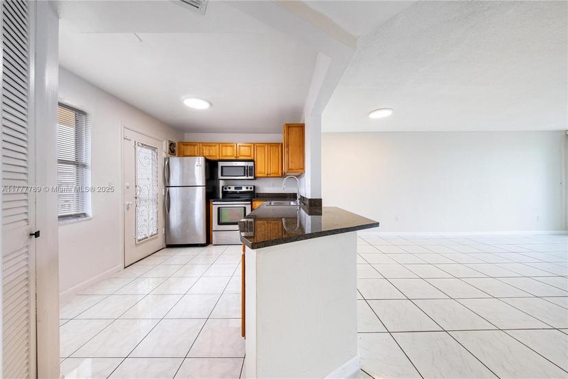 Picture of 1302 NE 191St St # 225, Miami FL 33179