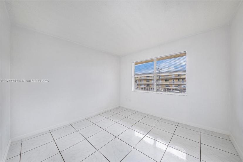 Picture of 1302 NE 191St St # 225, Miami FL 33179