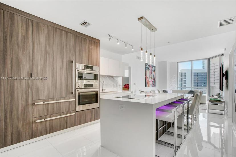 Picture of 851 NE 1St Avenue # 4207, Miami FL 33132