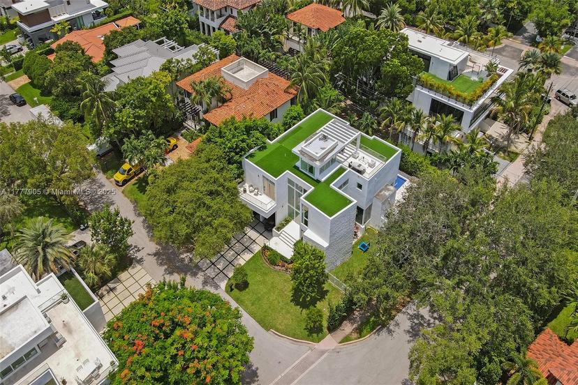 Picture of 201 Buttonwood Dr, Key Biscayne FL 33149