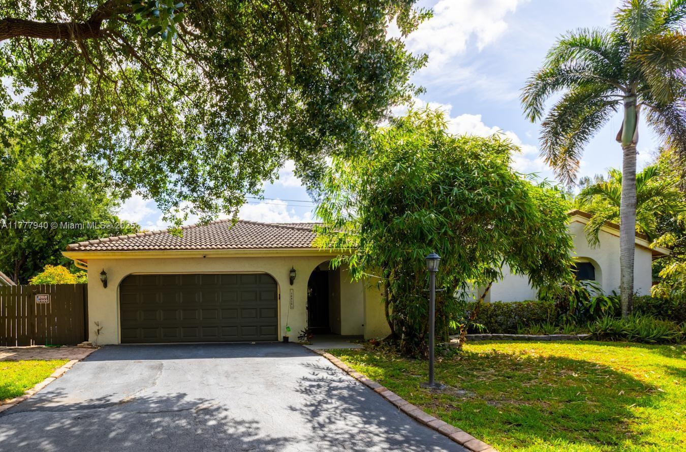 Picture of 14811 Archerhall St, Davie, FL 33331