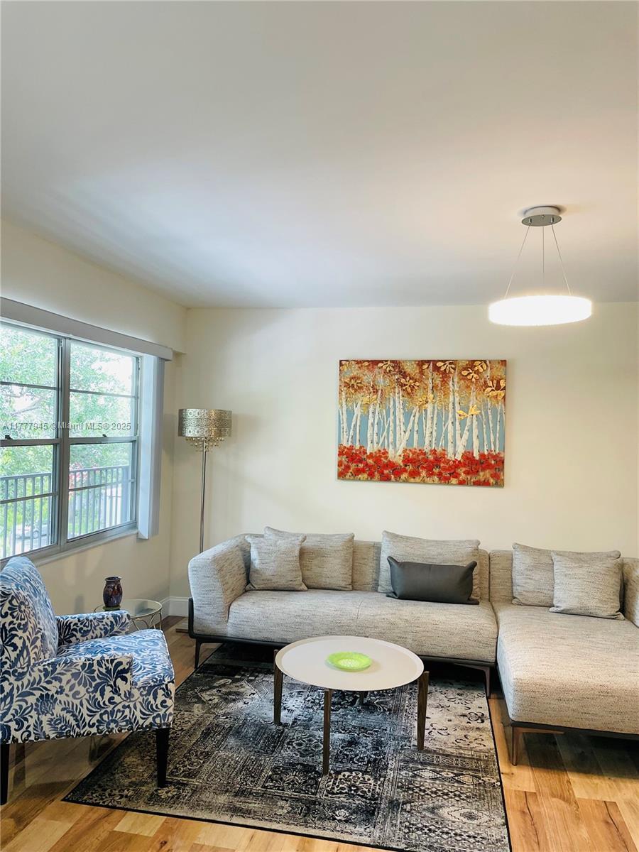 Picture of 13250 SW 4Th Ct # 405G, Pembroke Pines, FL 33027