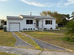 Picture of 605 NW 9Th Ct, Homestead, FL 33030