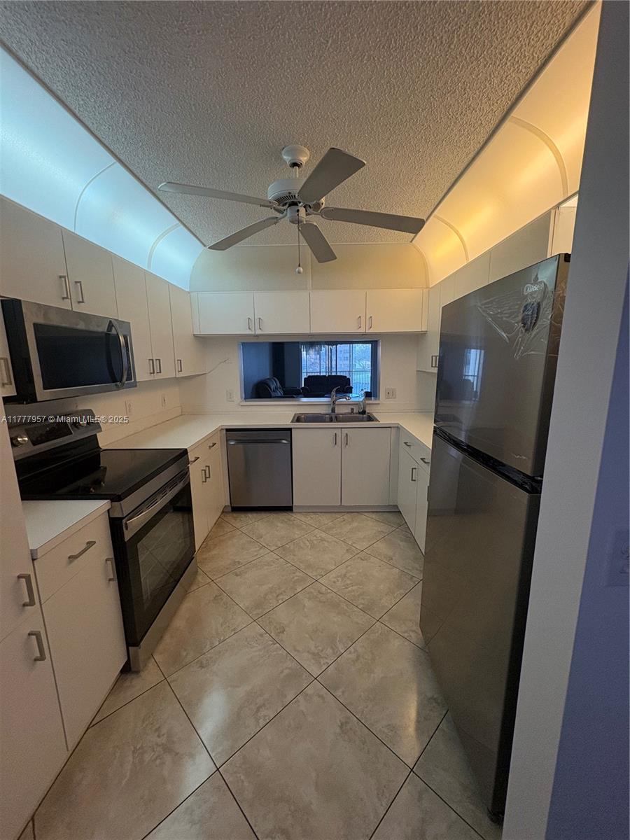 Picture of 10133 NW 24Th Pl # 206, Sunrise, FL 33322