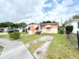 Picture of 616 NW 3Rd Ct, Hallandale Beach, FL 33009
