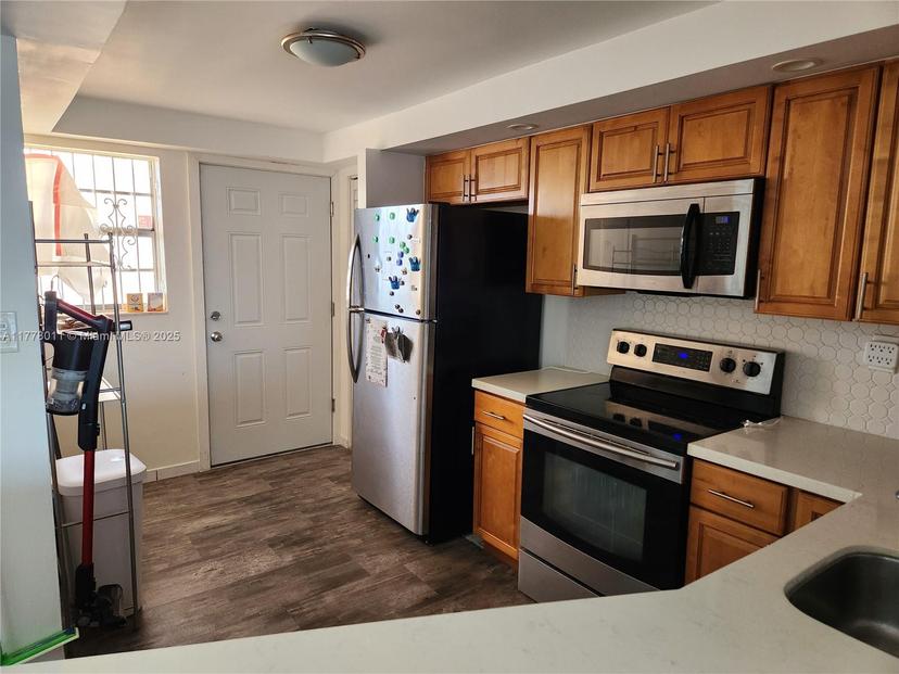 Picture of 1750 NE 191St St # 4, Miami FL 33179