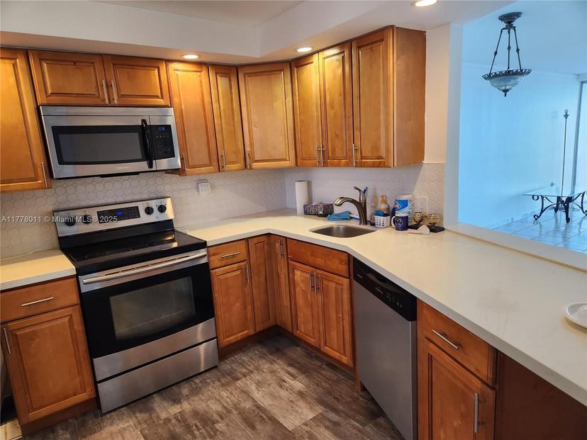 Picture of 1750 NE 191St St # 4, Miami FL 33179
