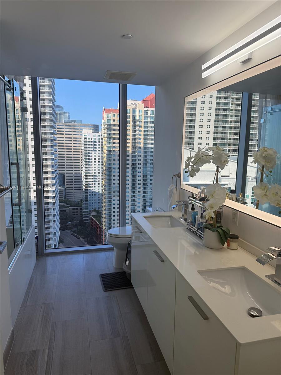 Picture of 1300 Brickell Bay Dr # 2710, Miami, FL 33131
