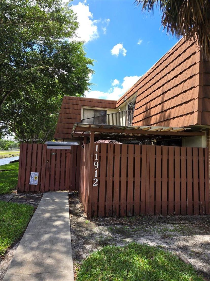 Picture of 11912 SW 13Th Ct # 11912, Davie FL 33325