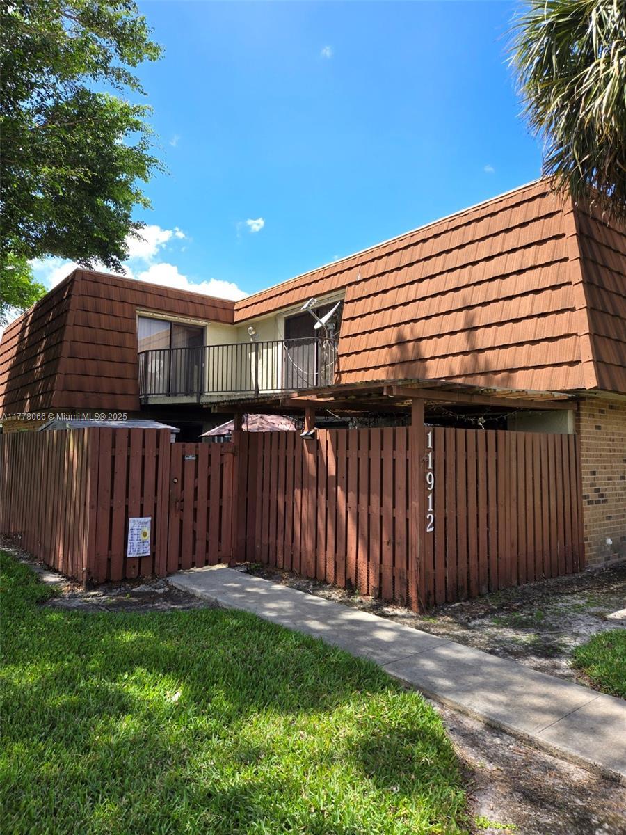 Picture of 11912 SW 13Th Ct # 11912, Davie, FL 33325