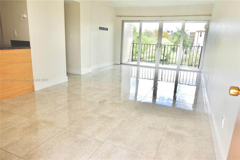 Picture of 8897 Fontainebleau Blvd # 307, Miami FL 33172