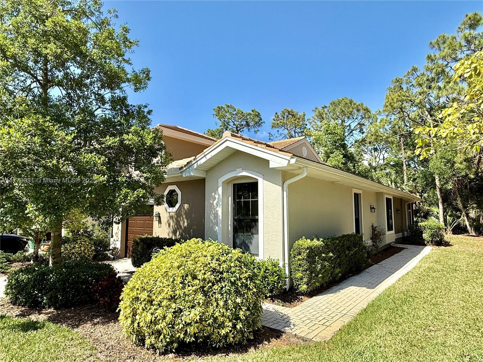 Picture of 7550 Meadow Lakes Dr # 4704, Naples, FL 34104