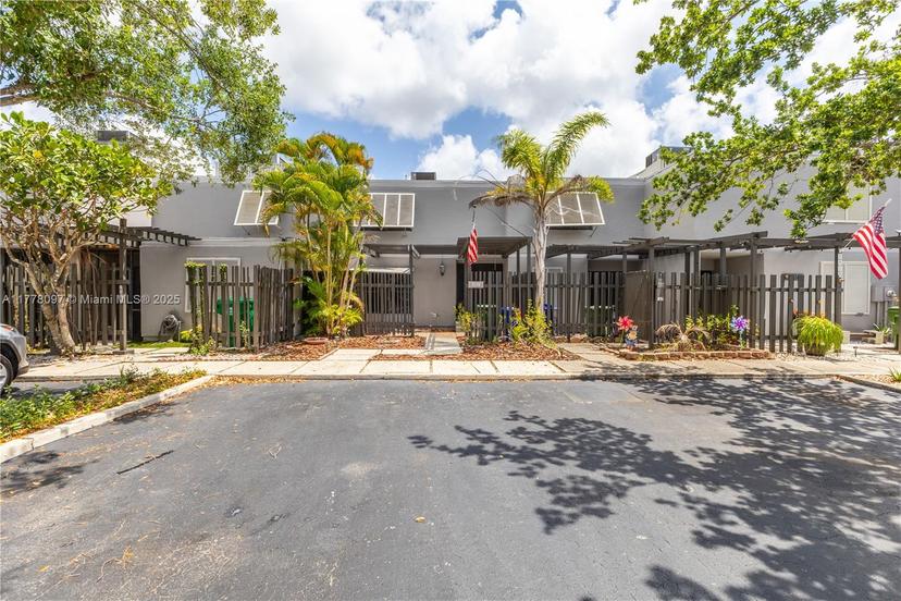 Picture of 1519 NW 113Th Way # 1519, Pembroke Pines FL 33026