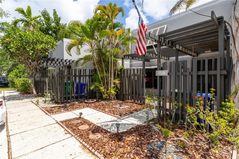 Picture of 1519 NW 113Th Way # 1519, Pembroke Pines FL 33026
