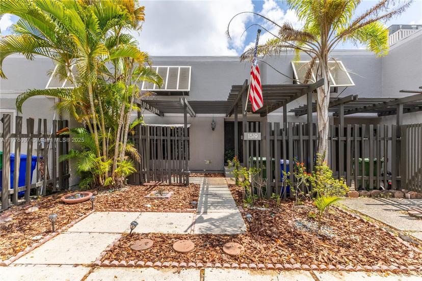 Picture of 1519 NW 113Th Way # 1519, Pembroke Pines FL 33026