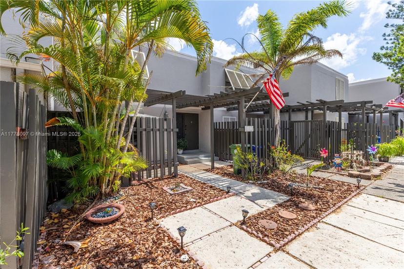 Picture of 1519 NW 113Th Way # 1519, Pembroke Pines FL 33026