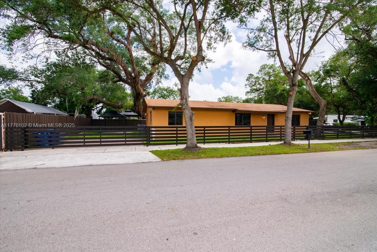 Picture of 17001 NW 28Th Ave, Miami Gardens, FL 33056