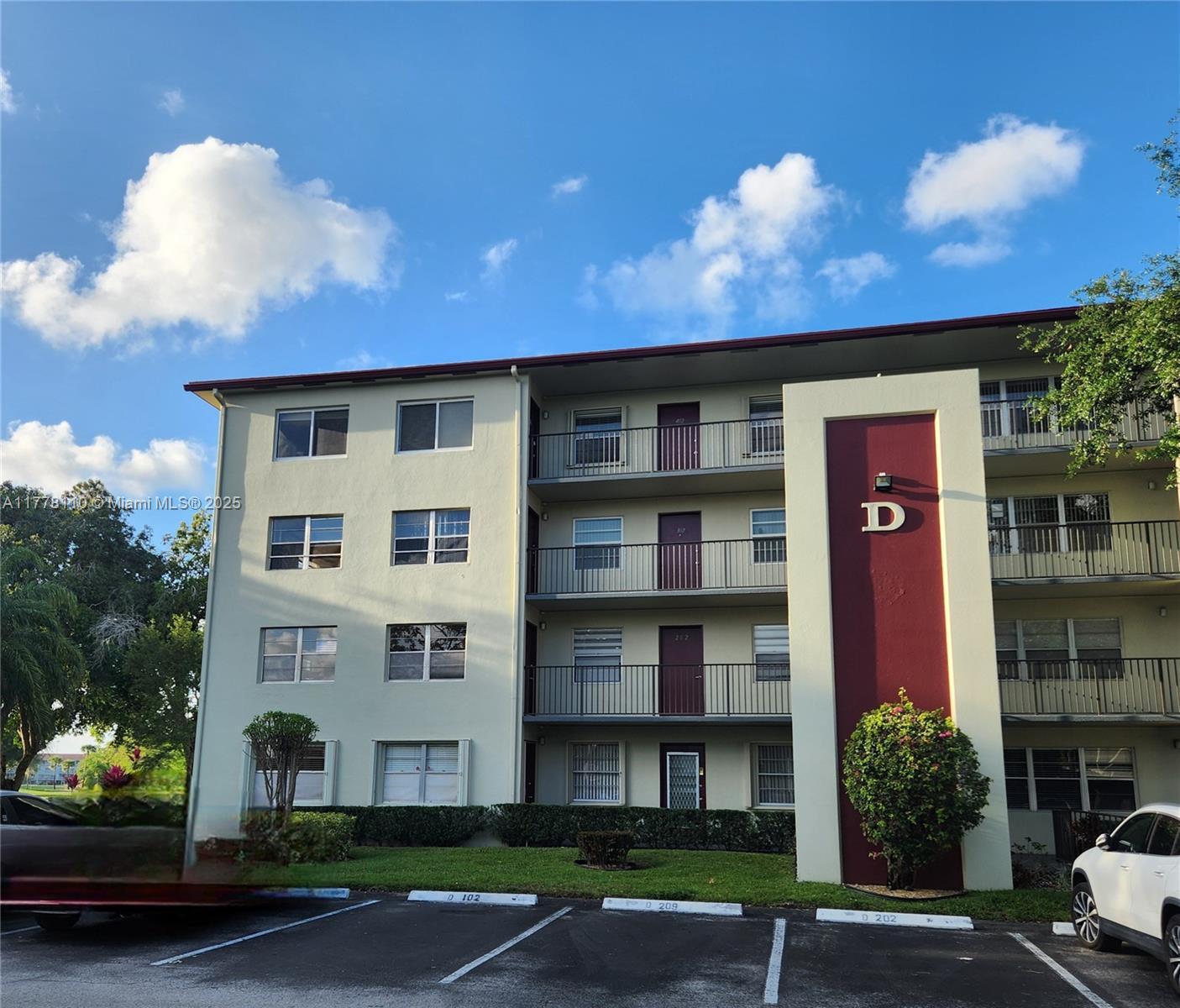 Picture of 13255 SW 7Th Ct # 401D, Pembroke Pines, FL 33027
