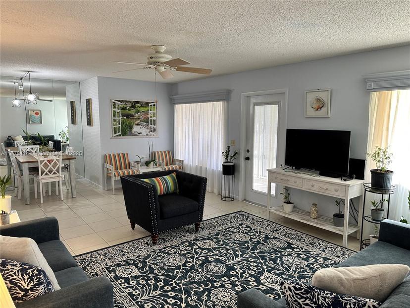 Picture of 208 Pine Hov Cir # 2, Green Acres FL 33463
