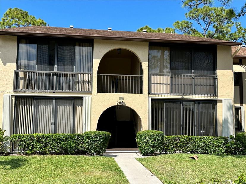 Picture of 208 Pine Hov Cir # 2, Green Acres FL 33463