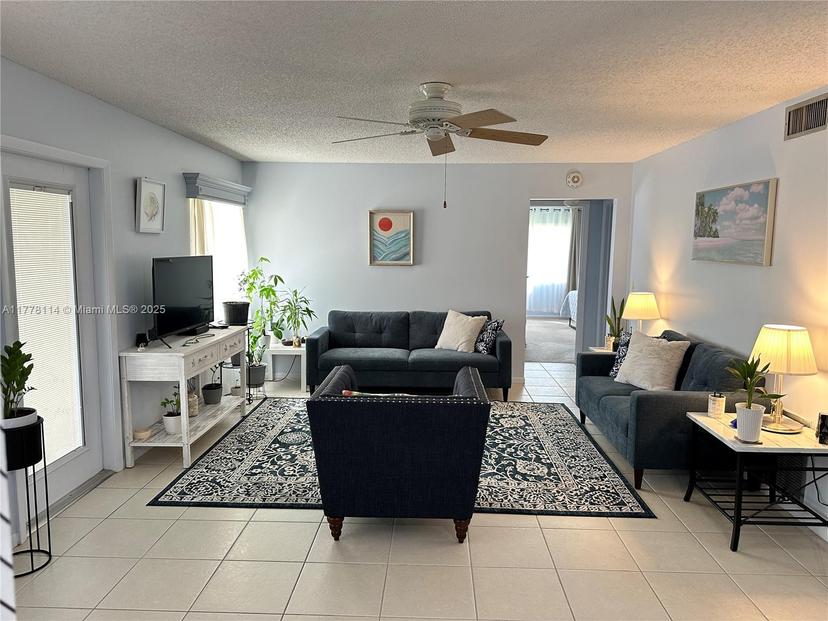 Picture of 208 Pine Hov Cir # 2, Green Acres FL 33463