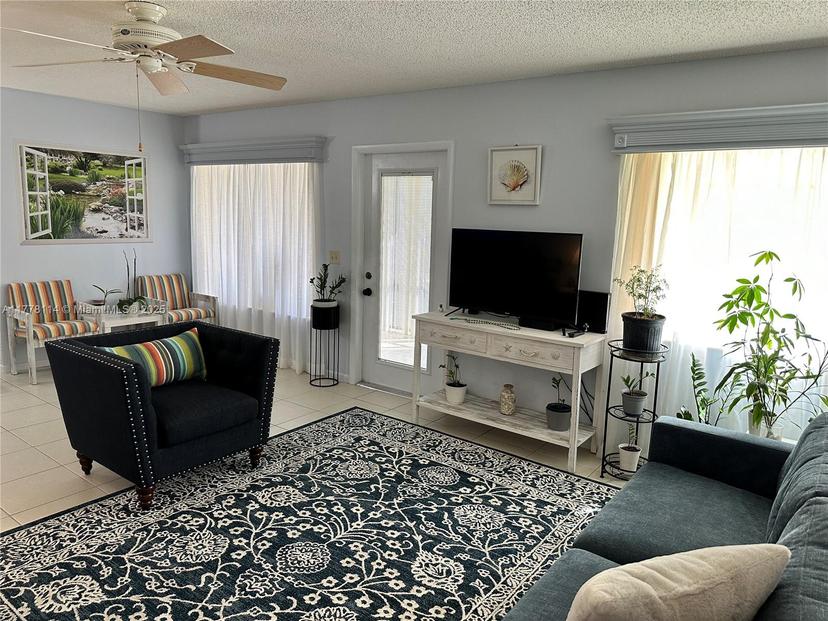 Picture of 208 Pine Hov Cir # 2, Green Acres FL 33463