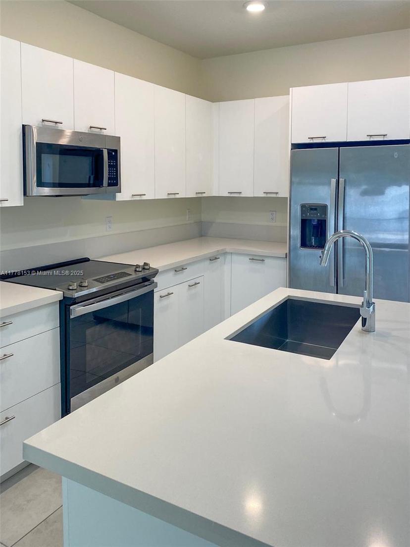 Picture of 8301 NW 41St St, Doral FL 33166