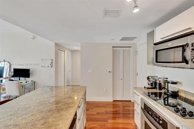 Picture of 185 SW 7Th St # 1708, Miami FL 33130