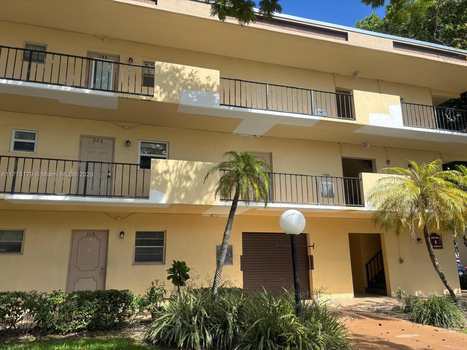 Picture of 151 Berkley Rd # 206, Hollywood, FL 33024