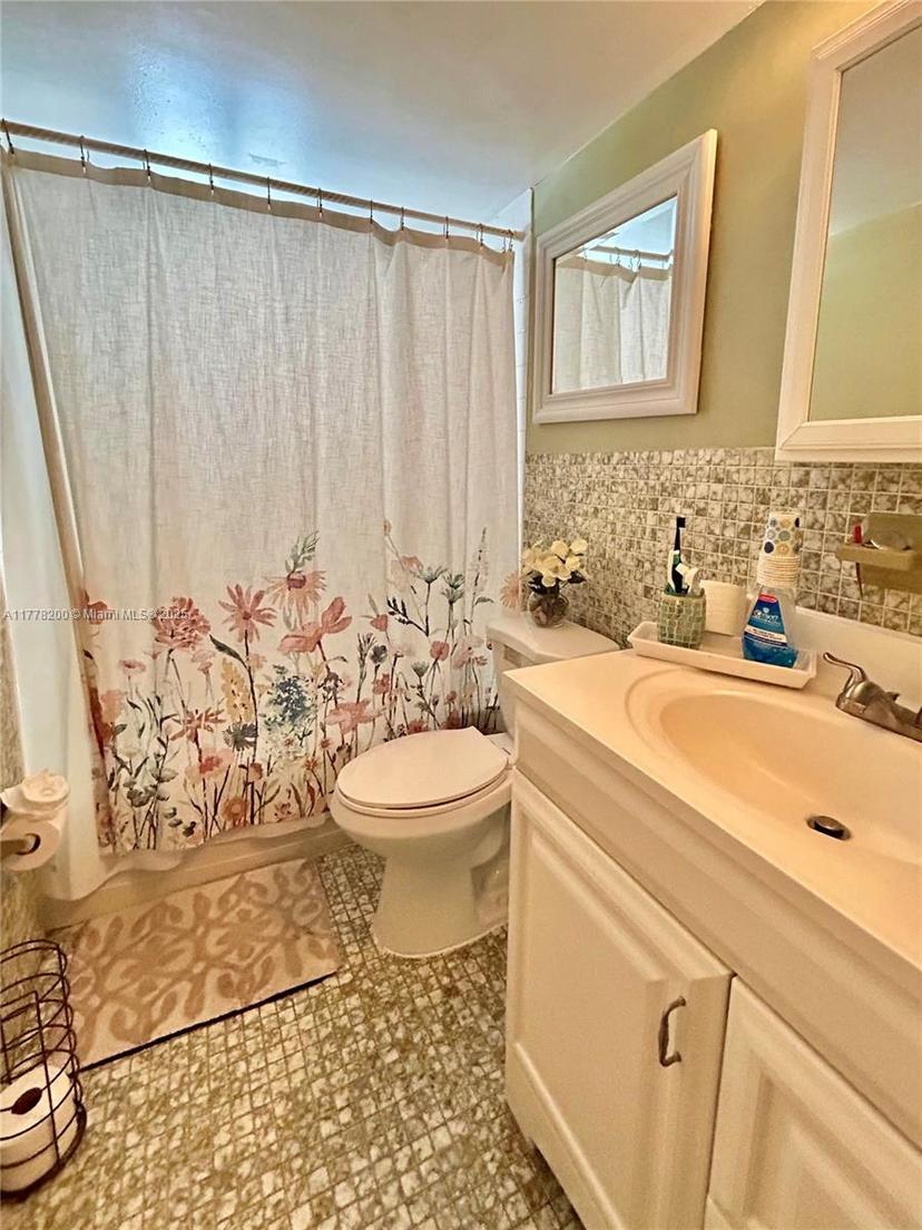 Picture of 7910 Taft St # 303, Pembroke Pines FL 33024