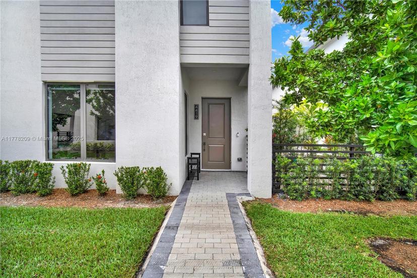 Picture of 4419 NW 80Th Ct, Doral FL 33166