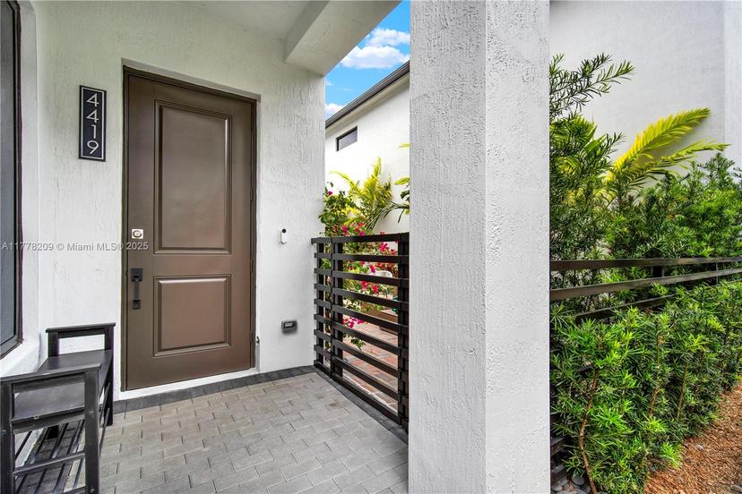 Picture of 4419 NW 80Th Ct, Doral FL 33166