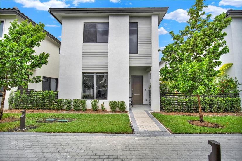 Picture of 4419 NW 80Th Ct, Doral FL 33166