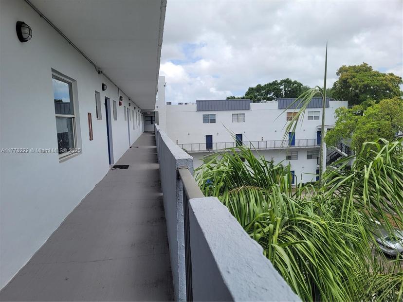 Picture of 7561 NW 16Th St # 2411, Plantation FL 33313