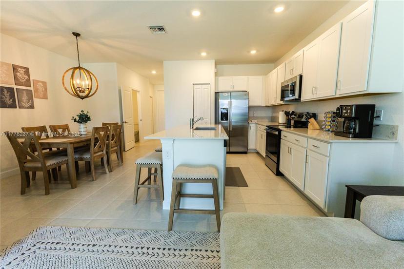 Picture of 846 SE Grovebush Ln, Port St. Lucie FL 34984