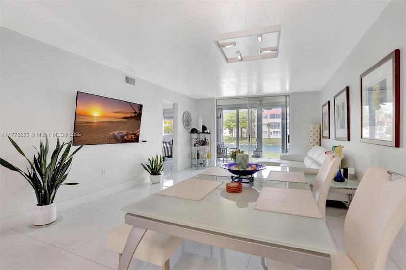 Picture of 2931 E Sunrise Lakes Dr # 109, Sunrise FL 33322