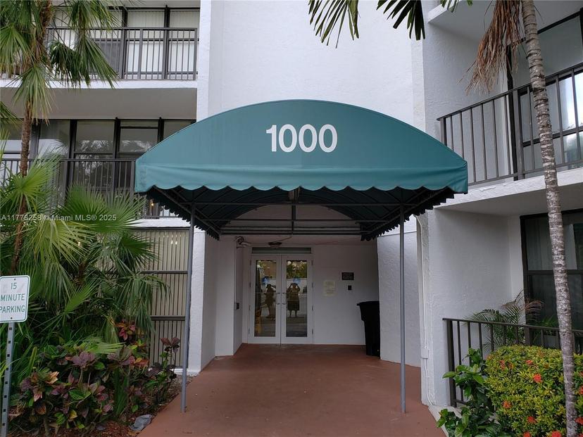 Picture of 1000 Parkview Dr # 623, Hallandale Beach FL 33009