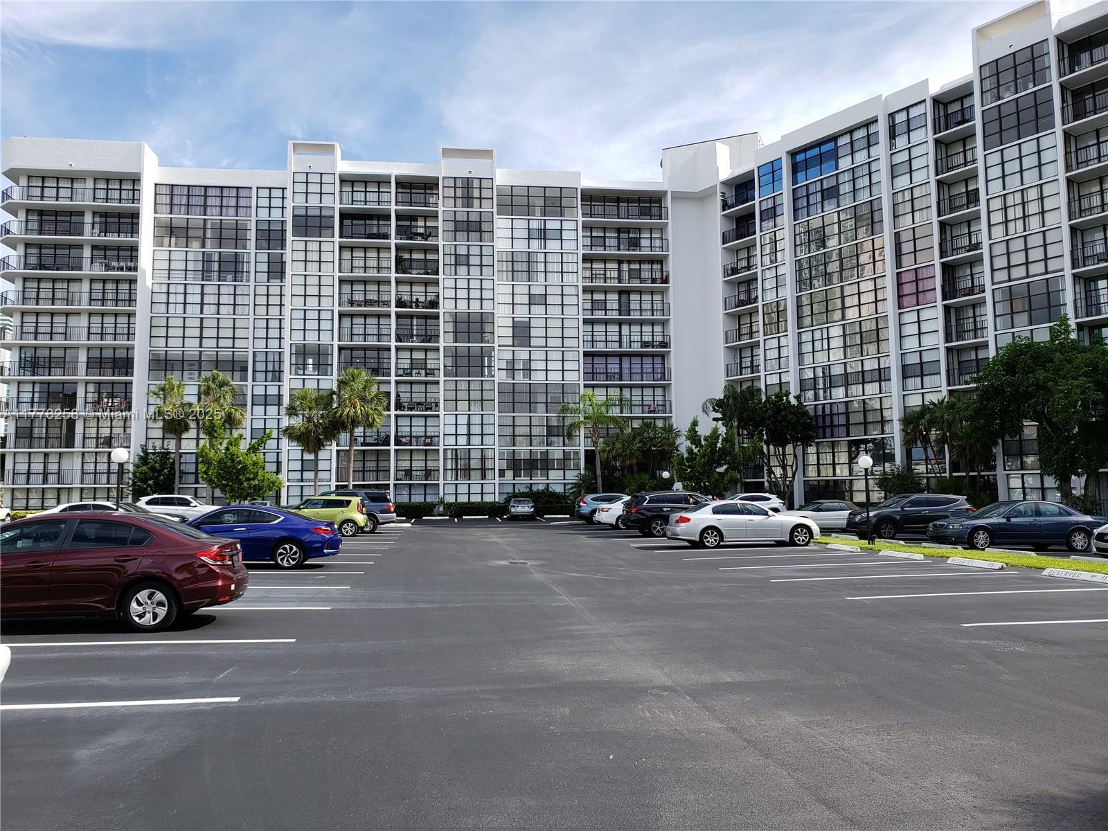Picture of 1000 Parkview Dr # 623, Hallandale Beach, FL 33009