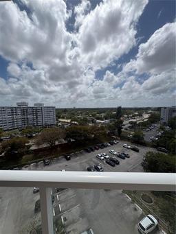Picture of 1301 NE Miami Gardens Dr # 926W, Miami, FL 33179