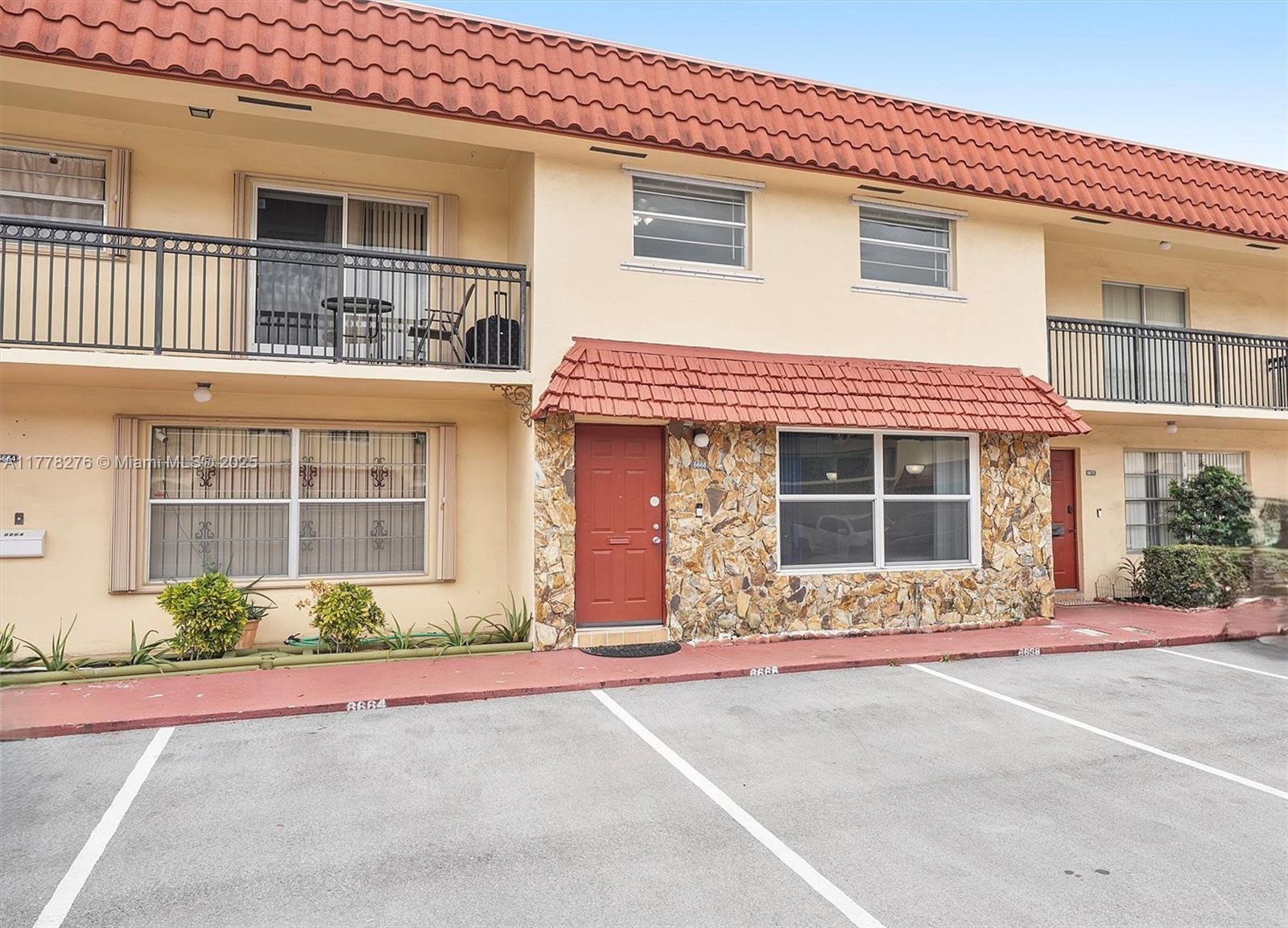 Picture of 6668 SW 41St Pl # 29, Davie, FL 33314
