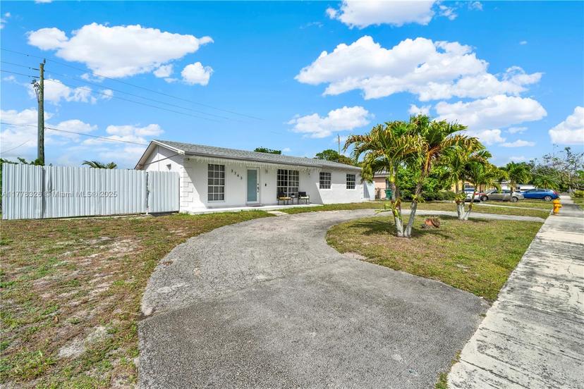 Picture of 3743 NW 207Th Dr, Miami Gardens FL 33055