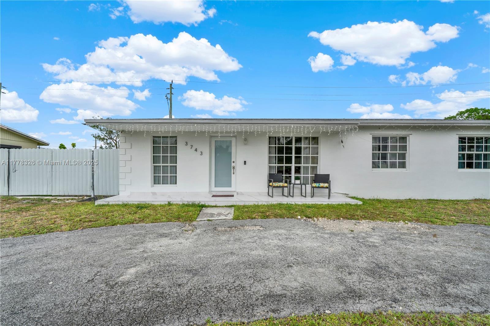 Picture of 3743 NW 207Th Dr, Miami Gardens, FL 33055