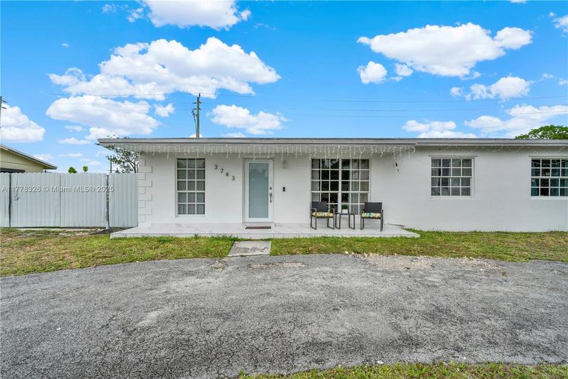 Picture of 3743 NW 207Th Dr, Miami Gardens FL 33055