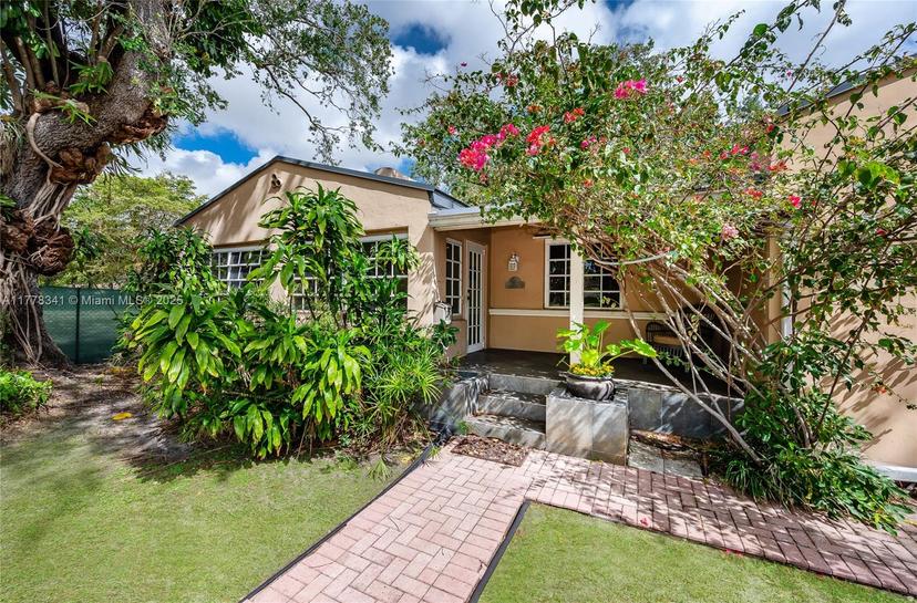 Picture of 265 Hunting Lodge Dr, Miami Springs FL 33166