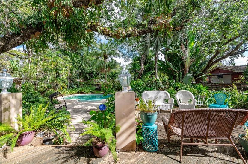 Picture of 265 Hunting Lodge Dr, Miami Springs FL 33166